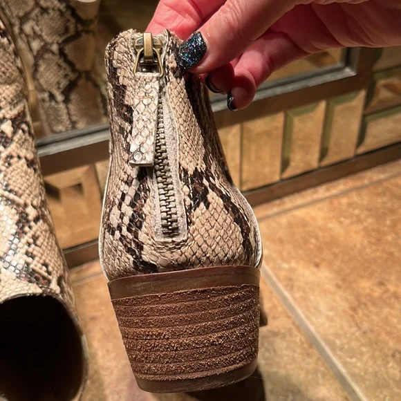 NWOT Faux Snake Skin Booties - Picture 7 of 11